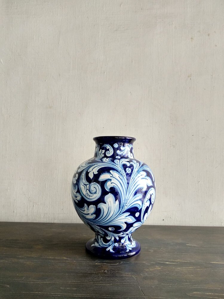 Ornato Vase - AGATA TREASURES dark blue and white